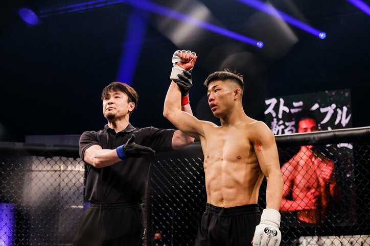 大型ルーキーが“衝撃”のパンチKO！ 中村倫也、プロデビュー戦は「刺しにいく」