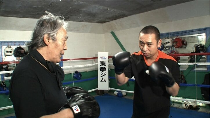 池袋はクセだらけ？ 千鳥、路地裏住民に驚き『旅サンデー』