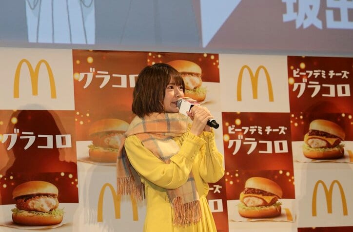 声優・竹達彩奈&愛美、アニメCMで前田敦子と“同級生”役! キャラクターとおそろいコーデ披露