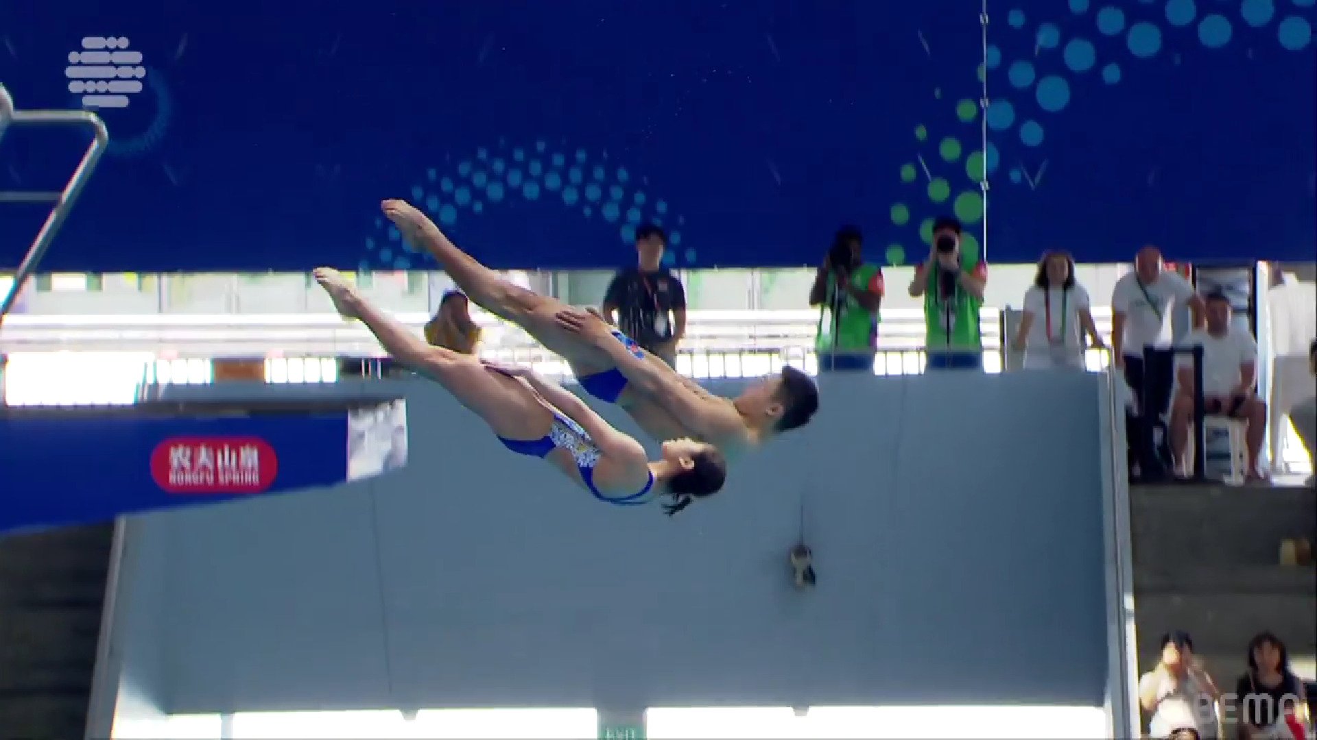 【映像】足が台に接触した瞬間