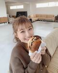 「ハンバーガーが大きく見える」「可愛い」生見愛瑠のキュートなオフショットに反響