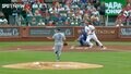 156キロのピッチャー強襲を足で一塁へ“好アシスト”の珍プレー 「ナイスパス」ファン興奮