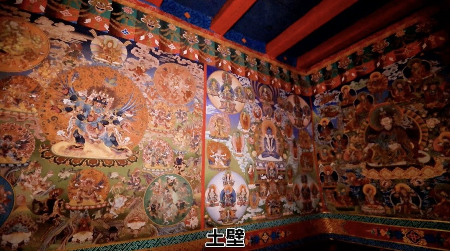 【写真・画像】世界的画家がヒマラヤ寺院の壁に描いた“仏画”が圧巻の迫力… 心わしづかみにされる美しさに「この絵本当に描いたの?!」の声 3枚目 ...