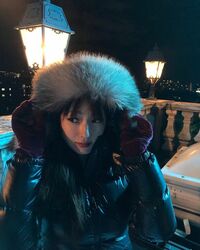 深田恭子のキュートな“もこもこ”アウターのオフショットに「可愛すぎ 天使だ」「美しいお姿」と称賛の声