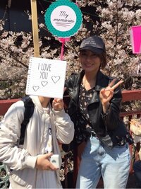 新山千春　闘病中の母親とお花見「ゆっくり回復にむかっている」