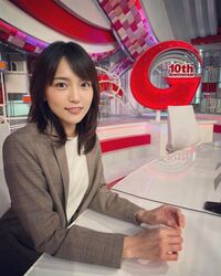 「レベチで可愛い」「美しゅうございます」川口春奈、スーツ姿の『Going!』オフショットを公開し話題