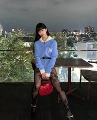 「これはヤバい！」「えげつない美脚」Hina、黒タイツが目を引く抜群のスタイリングにファン絶賛