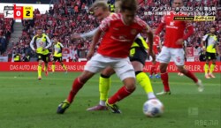 超絶技巧に騒然！ 佐野海舟の“華麗ルーレット”が「化け物かよ」「もはや怖い」「うますぎる」ドルトムントMFを翻弄した瞬間