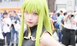 Expressing Both Cuteness and Inner Strength... The Transparency Seen in a C.C. Cosplay from "Code Geass"
