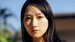  “キレイなお姉さんの正統後継者”川瀬もえ、重版決定の1st写真集から女神感あふれる未公開カット 『FLASH』