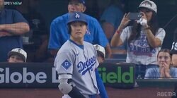 大谷翔平、“父親リスト”復帰初戦で敵地からも大歓声…相手捕手との“小粋な”やり取りも話題「おめでとうとか声かけたのかな？」