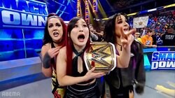 イヨ・スカイ、“最強女王”とWWE女子王座戦が電撃決定！ “絶対王者”レインズも復帰し王座戦線に風雲急