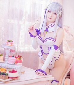 台湾の人気コスプレイヤー・霜月、「リゼロ」エミリアに扮した甘々ショットにハートマーク殺到