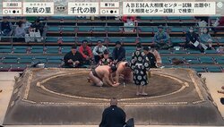 ぜえぜえ…激しく呼吸を乱す両力士に「酸欠か？」「大丈夫？」と心配の声 同時に土俵へ倒れ込み「満身創痍…」館内どよめき