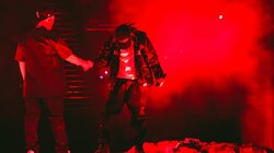 AK-69と¥ellow Bucksが一夜限りの特別ライブ「AK¥B」を日本ガイシホールで開催。東海HIP HOPの歴史と未来を紡ぐストーリーに満員の観客が熱狂した。