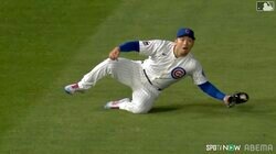 レフトで魅せた！鈴木誠也の“ハッスルプレー”に球場総立ち　ガッツ溢れる瞬間に現地実況も興奮「素晴らしいスライディングキャッチだ！」
