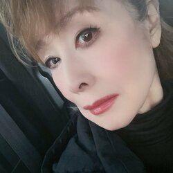 小柳ルミ子、術後も腫れが引かず2度目の“切開手術” 「お大事になさってください」「ご無理をなさらないでください」などの声