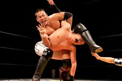 地方団体でデビューの“僧侶レスラー”が王座獲りへ　阿部史典が表現する「9割のリアルと1割のバカ」