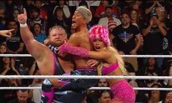 日本人スーパースターに美女レスラーが“ご褒美”キス 超高角度セントーンで大金星