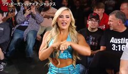 「水着かよ」「また際どい衣装」元体操女子レスラー、“濃厚キャラ”でファンの心を鷲掴み