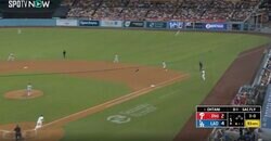 アイツ、何してんだよ！ 大谷翔平、188キロ“高速打球”でハプニング発生　ボールボーイに“異変”が起きる… ファン騒然「どこに行くんだw」「どんだけ走るつもりなんだ」