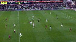 「ブラボー！」南野拓実の巧みな“カンフーキックパス”が決まった瞬間　まるで曲芸なハイキックポーズに「好調さがボールタッチから伝わる」