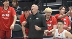 どこ見てんだよ！ “まさかの判定”に「そりゃキレる」 ホーバス監督も叫んだ… 完璧ブロック→違反行為に「これは厳しい」