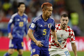 【W杯】「いける、36歳！」　本田圭佑、“同級生”長友佑都のチャンスに称賛「おっしい！」