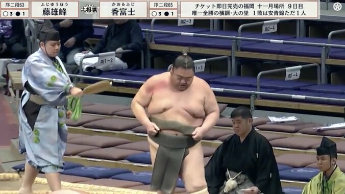 力士の肩が真っ赤っか