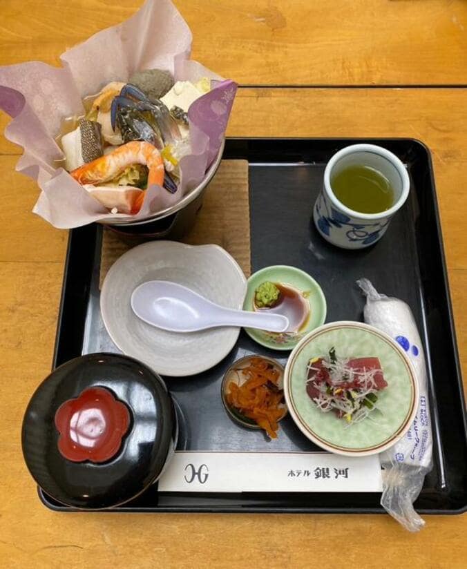  花田虎上、ランチに堪能した豪華な弁当「日本酒と一緒に頂きたい」  1枚目