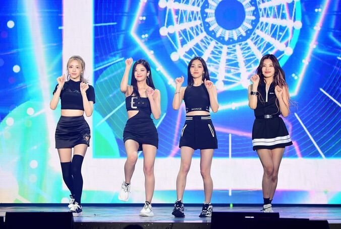 「皆さんを笑顔にしたい」ITZY、『K グローバル ベストミュージック賞』を受賞し喜び爆発、ステージで観客を魅了【2022 K GLOBAL HEART DREAM AWARDS】 1枚目