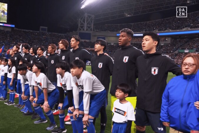 震えながら…森保一監督、国歌斉唱で大号泣！「毎度毎度グッとくる」「国を背負う覚悟や想い」Ｗ杯最速出場かかったバーレーン戦はスコアレスで前半終了 4枚目