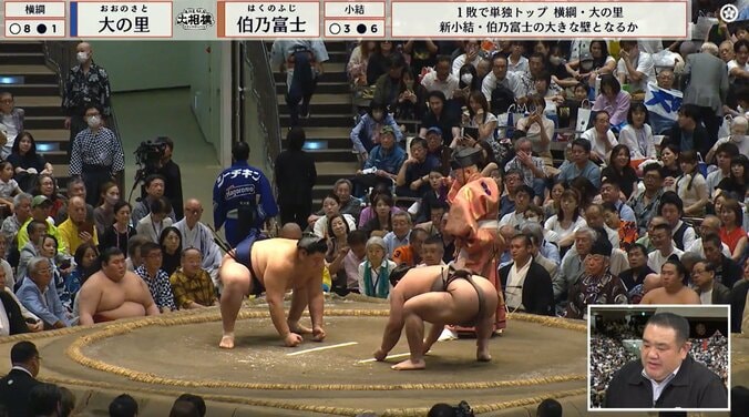 「え、ちょん髷の人が鎮座してる」横綱結びの一番、緊張の瞬間に“まさか”の光景「ギャップがすごいw」「最前列に…」ファンほっこり 2枚目