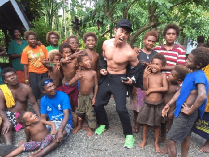 小島よしお　パプアニューギニアでの「機内サービス」に衝撃 1枚目