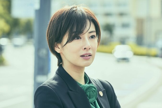 平手友梨奈に呪いをかけられる！？北川景子が『さんかく窓の外側は夜』に出演 1枚目