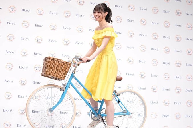 西野七瀬が爽やかな新CMを披露「オフショルは持ってないんですけど…」 2枚目