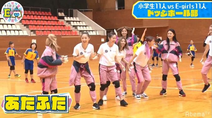 E-girls、最強小学生との戦いにあたふた！ドッジボール対決にメンバーボロボロ… 1枚目