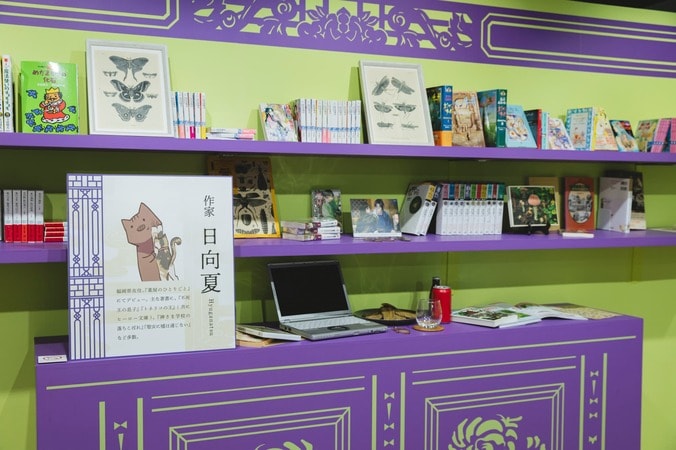 【写真・画像】横浜赤レンガ倉庫で『薬屋のひとりごと』原作展が開幕！新グッズや限定特典も登場　5枚目