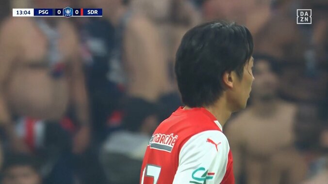 レベチ！伊東純也、完璧すぎるビタ止め！神トラップからの高速クロスで決定機演出の瞬間 4枚目