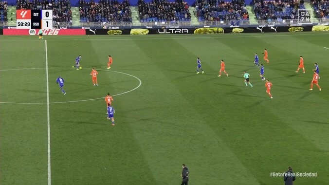 「やっぱ別格」久保建英、元同僚への猛烈鬼プレスでミス誘発→決定機演出「気持ち入ってる」絶対に前を向かせない密着ハードディフェンスで「隠れアシスト」未遂 3枚目