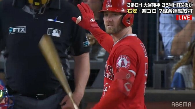 大谷翔平の同僚ウォード、タイムをかけるも認められず 結果は四球もふてくされながら塁に進む姿に解説者「これでいいと思います」 1枚目