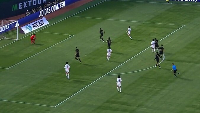 「右足も精度やばい」久保建英、僅かな隙間を狙い撃つ逆足フィニッシュにスタジアム騒然「違和感まったくない」 5枚目