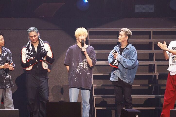 「僕にとっては青春そのもの」中本悠太(YUTA)がサプライズ登場!川村壱馬・吉野北人・三山凌輝(RYOKI)と笑顔&涙目で『Wings』熱唱【『HiGH&LOW THE WORST X』PREMIUM LIVE SHOWレポート】