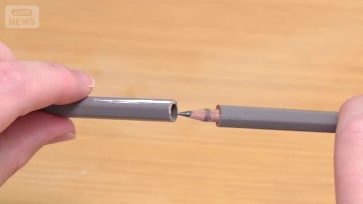 2本の鉛筆が合体ができる
