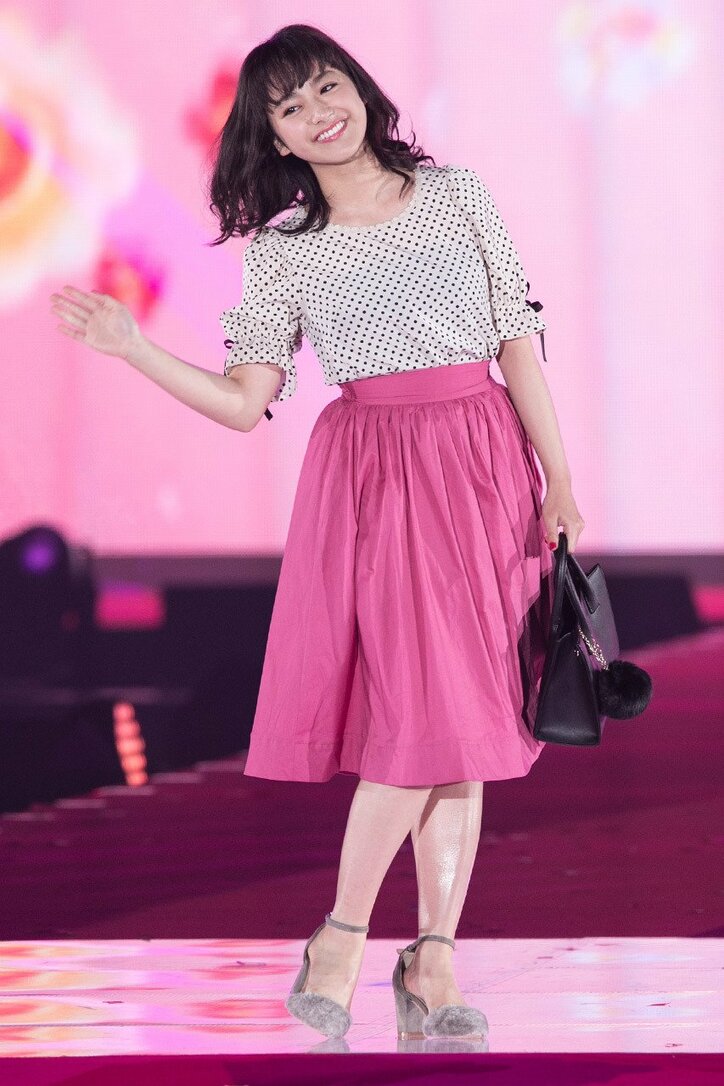 広瀬アリス＆すず姉妹の”イチャイチャ”に大歓声！ 初の幕張開催に3万1000人集結 -ガールズアワード2017A/W【画像集】