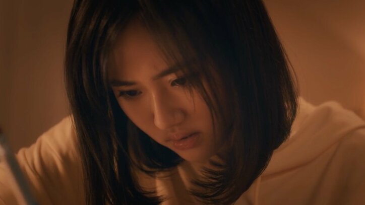 「島村→ブスすぎ、中村→ニキビやばい」ライバルを炙り出す!恋に狂った女子の“クラスメート・スペック分析ノート”がやばい『泥濘の食卓』