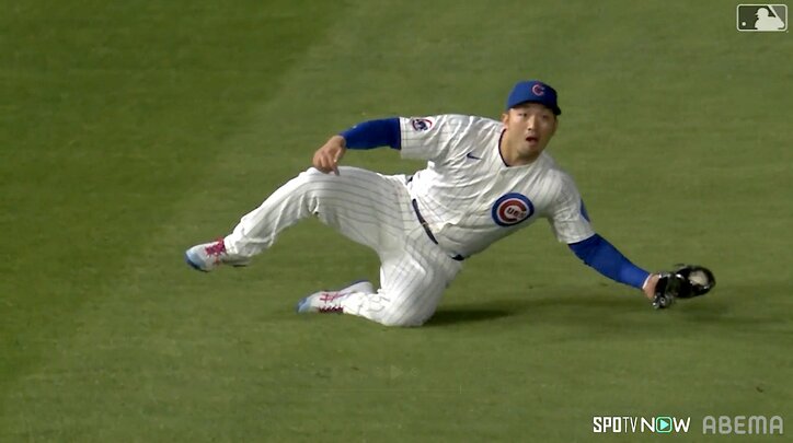 【写真・画像】レフトで魅せた！鈴木誠也の“ハッスルプレー”に球場総立ち　ガッツ溢れる瞬間に現地実況も興奮「素晴らしいスライディングキャッチだ！」　1枚目