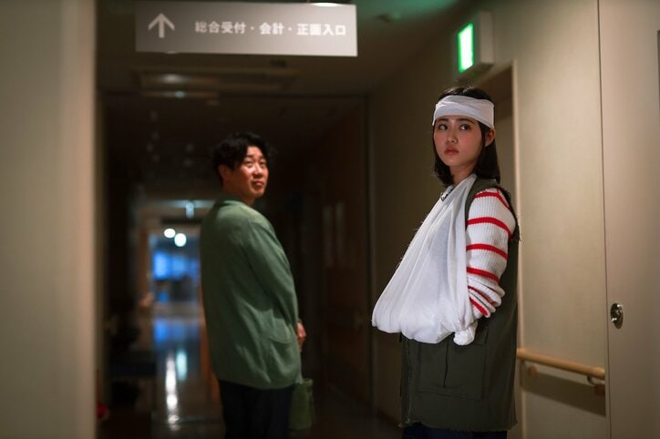 下着姿でまたがり、きわどい写真を撮影「浮気したらSNSにのっけるから」既成事実を無理やり作る女子高生が怖すぎる『泥濘の食卓』