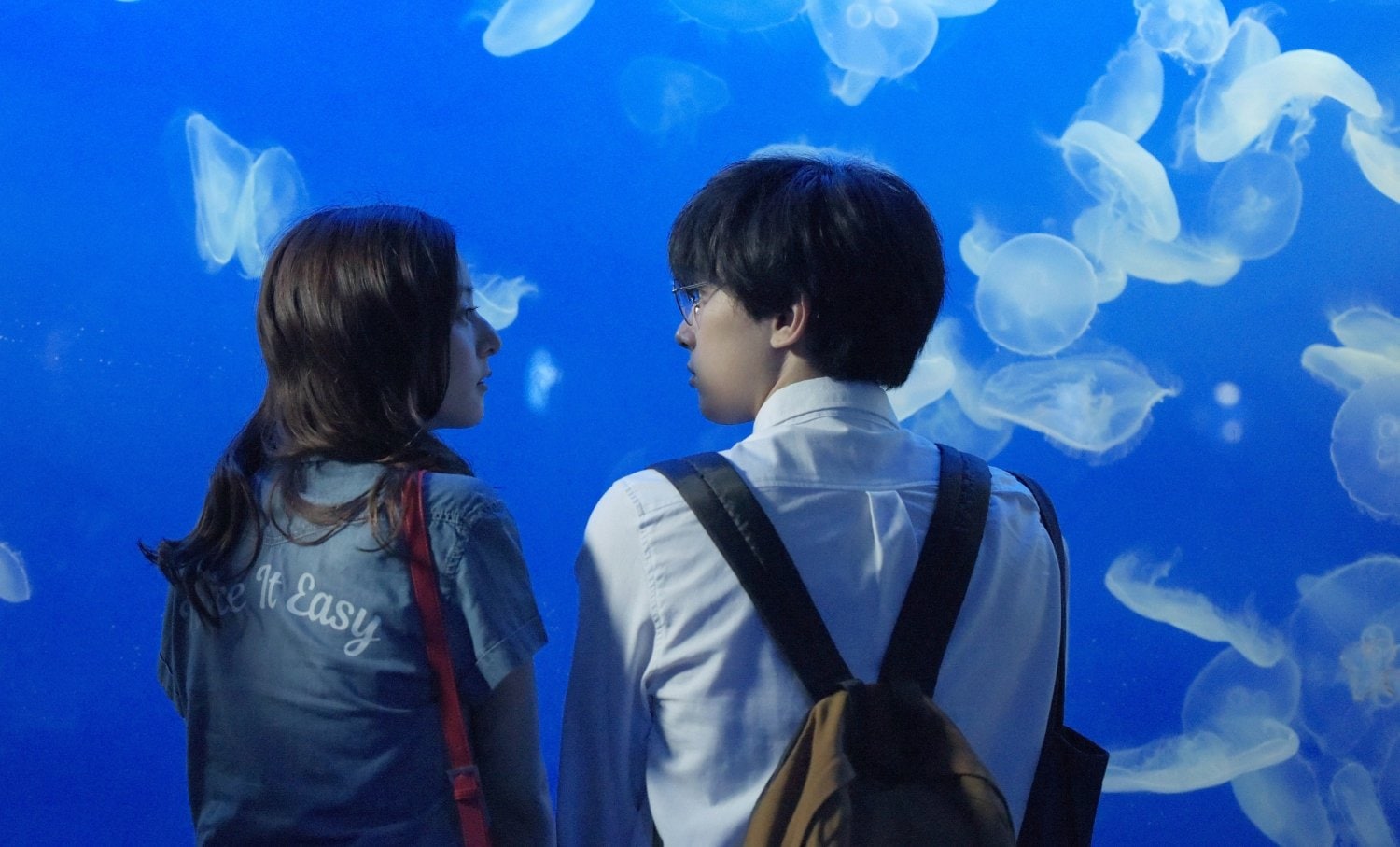 江ノ島で吉沢亮と急接近 あのコの トリコ 仲良しデートショット解禁 ドラマ Abema Times
