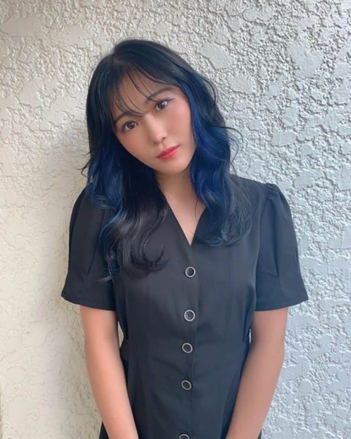 西野未姫、髪色を青にイメチェン「人魚やん！」「誰だこの美女は